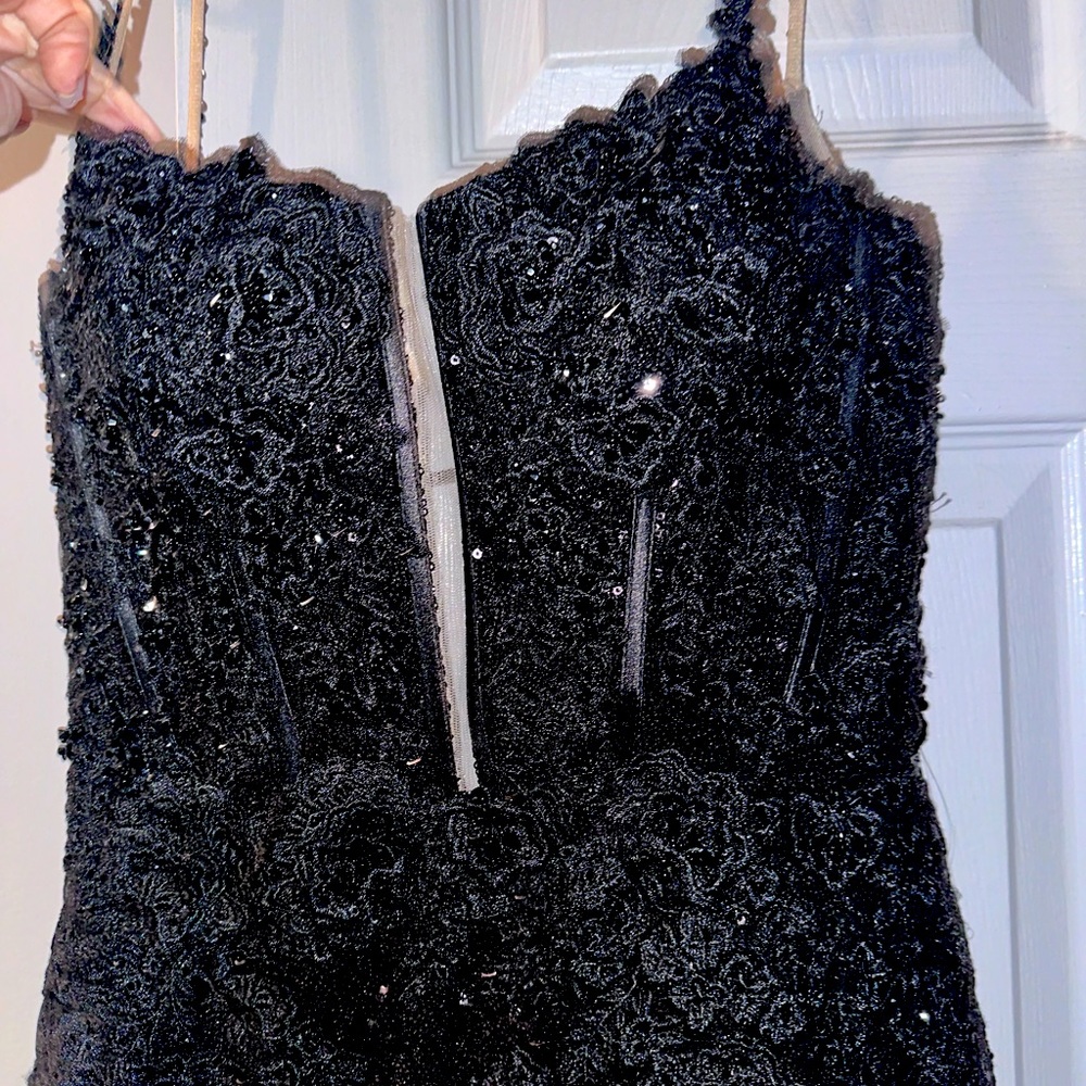 Beautiful Sherey Hikl Prom dress size 4 New with tags